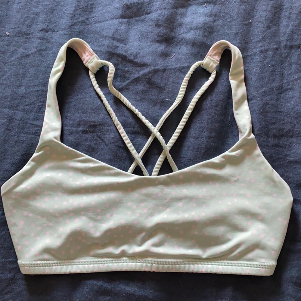 Lululemon Green and White Sports Bra size 4